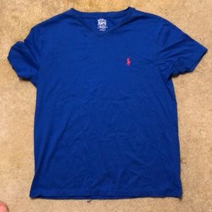 Polo T-shirt.